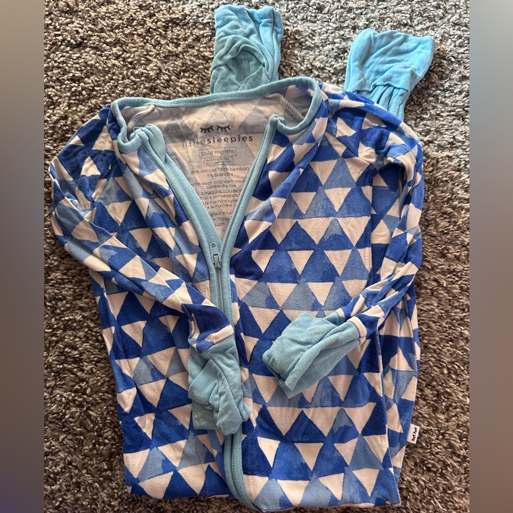 Little Sleepies blue triangles
